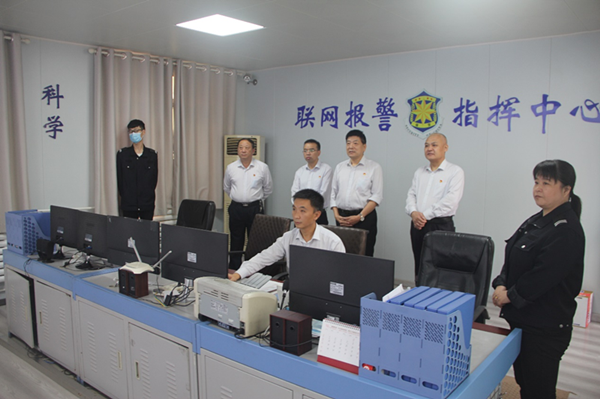 公司領(lǐng)導(dǎo)慰問國(guó)慶堅(jiān)守崗位一線員...