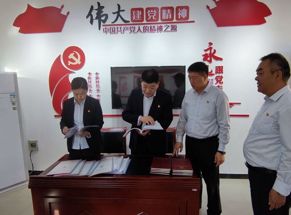 公司黨委副書記、監(jiān)事長張錫軍同...